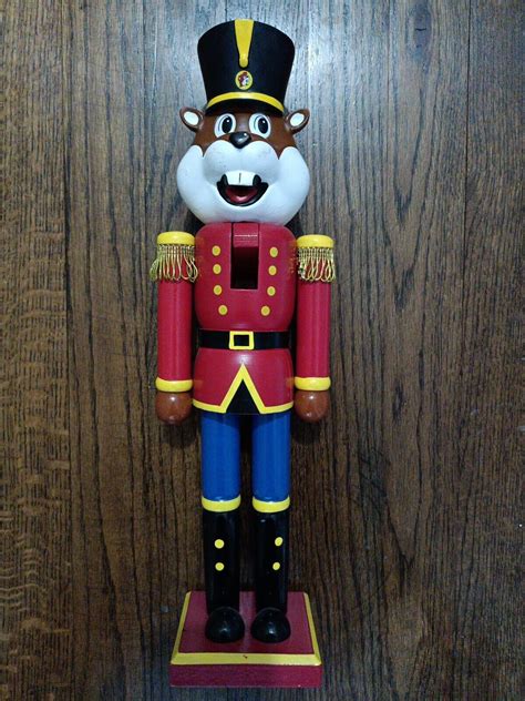 Currently, the store's cashiers start out at 13 per hour, and Team Leaders can make up to 18 per hour, and Assistants make even more. . Buc ees nutcracker